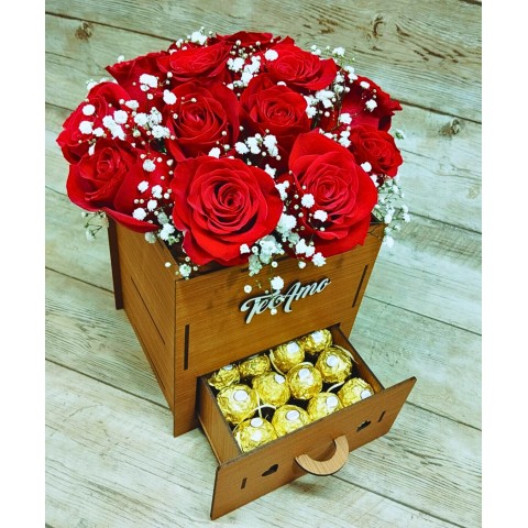 Porta Jóias "Te Amo" com 15 Rosas Importadas + Chocolates